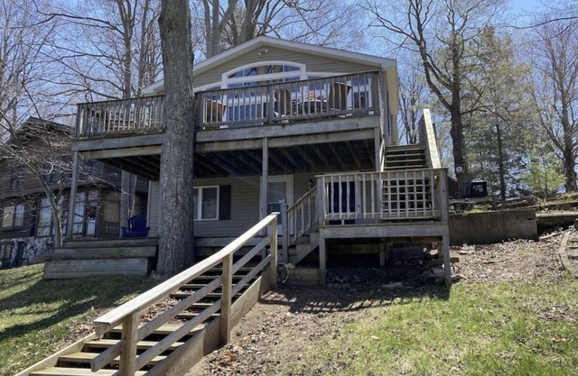 Hamlin Lake- waterfront Cottage