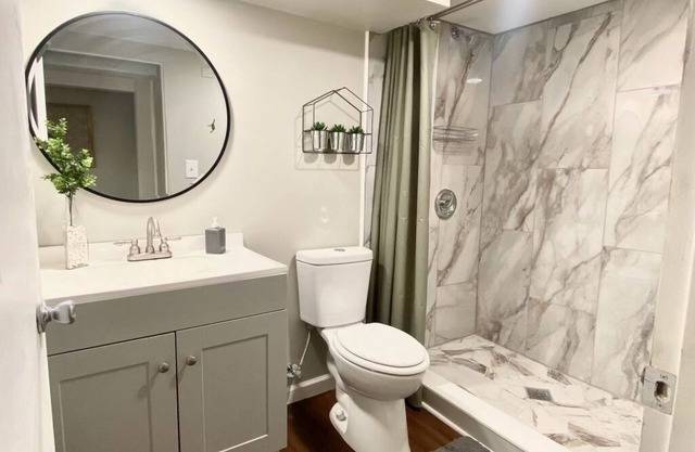 Hampton Hideaway - Prime STL Location 1BR / 1BA