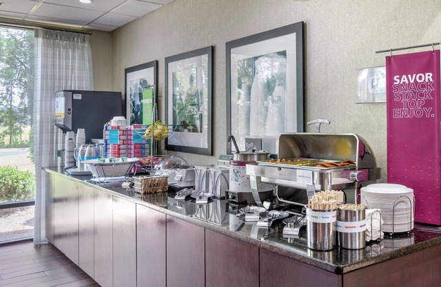 Hampton Inn Adel