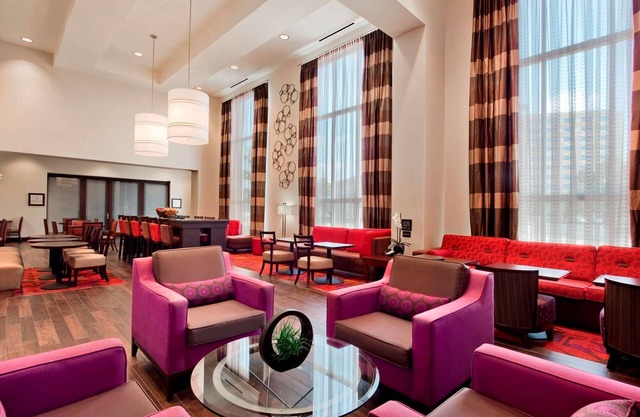 Hampton Inn & Suites Detroit / Airport - Romulus