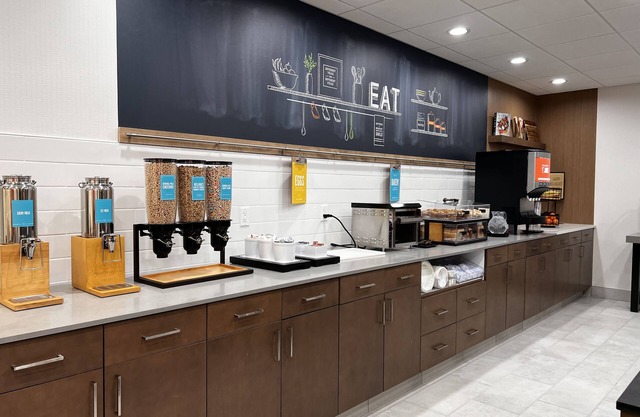 Hampton Inn & Suites Marina