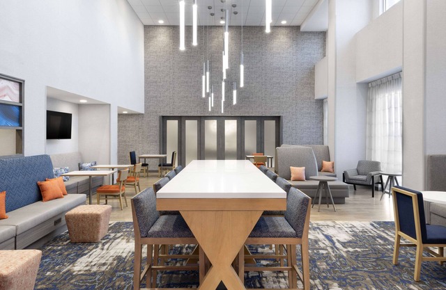Hampton Inn & Suites St. Charles Old Town Area