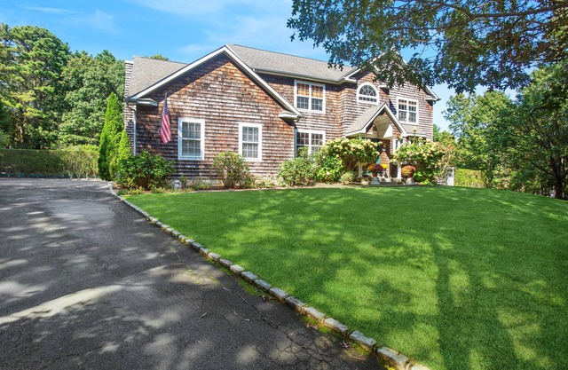 Hamptons Summer Rental - secluded pool + 5 minutes to beach