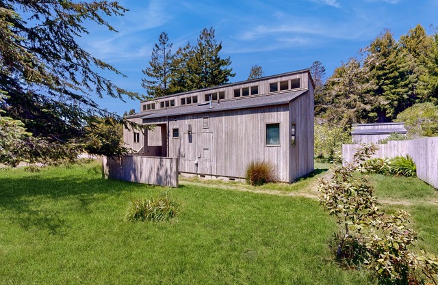 Hand-Built Home w/ Deck, WiFi & Shared Pool/Tennis - Close to Bluff Trail, Golf
