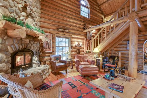 Handcrafted Log Home on River Near Crystal Mtn