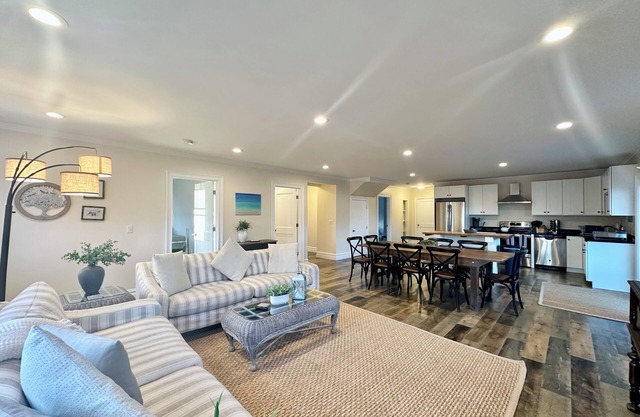 Hangar Haven - Large 6 Bedroom House