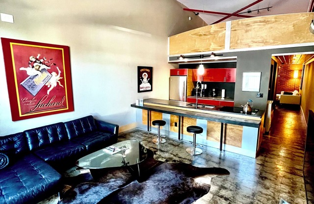 Hangar Loft Hotel + 006- Zweimal auf HGTV Walk to USC Stadium 1 mi zu Ft Jax