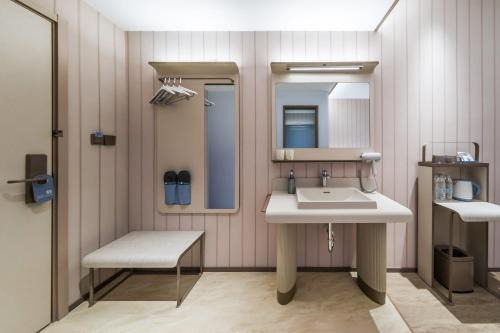 Hanting Hotel Beijing Lishuiqiao Subway Station
