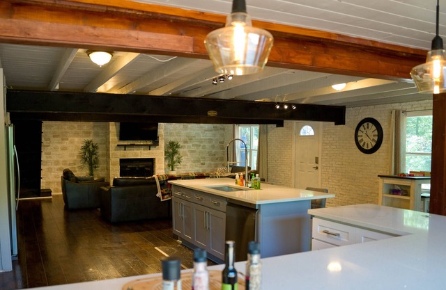 Happy Acres Lakehouse on 30+ Acres!