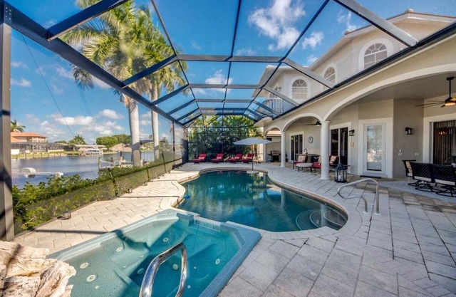 Happy Cape 24 – a spacious 3-bedroom villa in Cape Coral, ideal for families or couples.