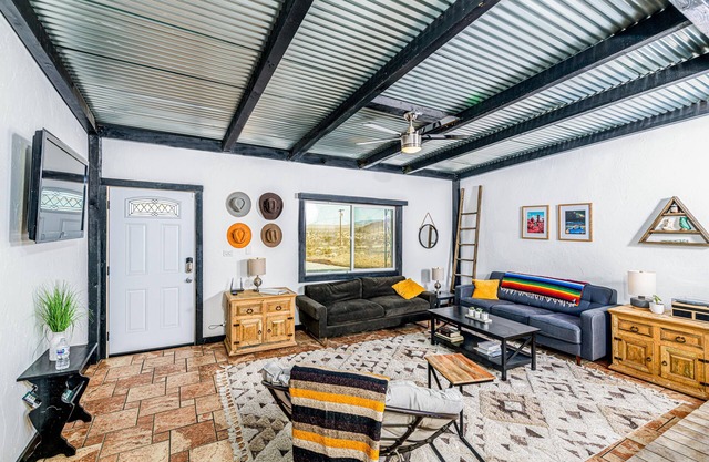 Happy Haven Homestead - Tranquil Home w/ Hot Tub