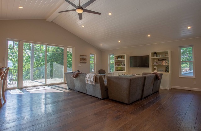 Happy Hideaway 4 Bedroom Home by Redawning