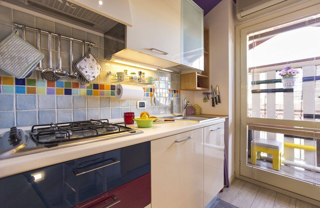 Happy House am Meer FANTASTISCHES, brandneues Penthouse mit Balkon, 300 m vom Meer entfernt
