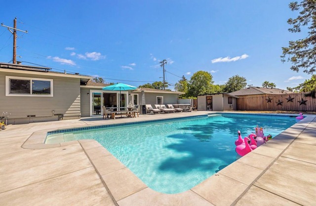 Happy House Getaway – Pool, Hot Tub & Chef’s Kitchen in Wine Country