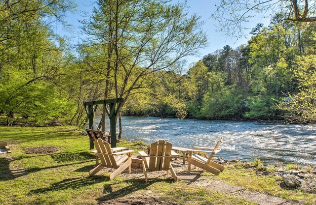 NEU! Riverfront Ellijay Cabin mit Deck & Game Room!
