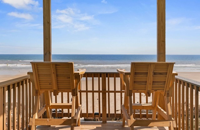 Happy Ours---Beautiful beach front condo in Surfside Beach, Texas.