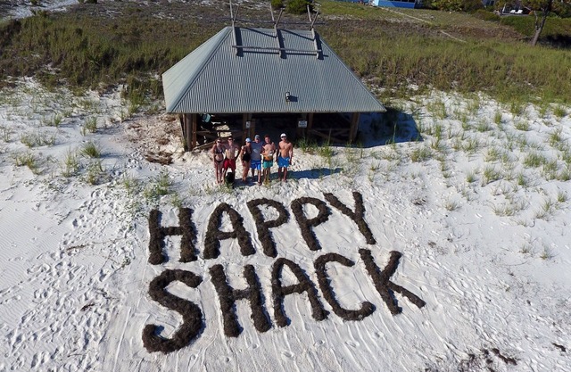 HAPPY SHACK Beach & Bay! Feuerstelle, Kajak, Tiki-Hütte, Grill, Hufeisen, WiFi, mehr