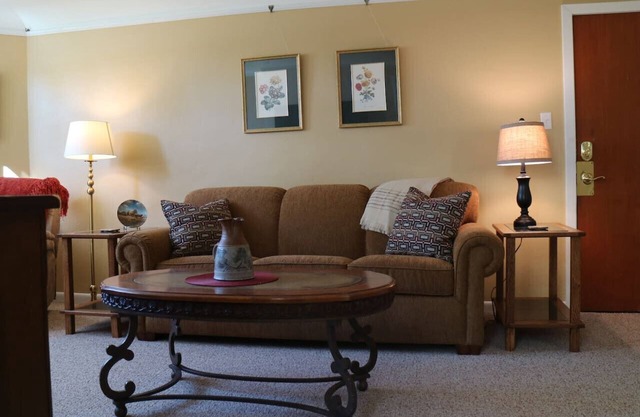 Happy Trails Apartment
