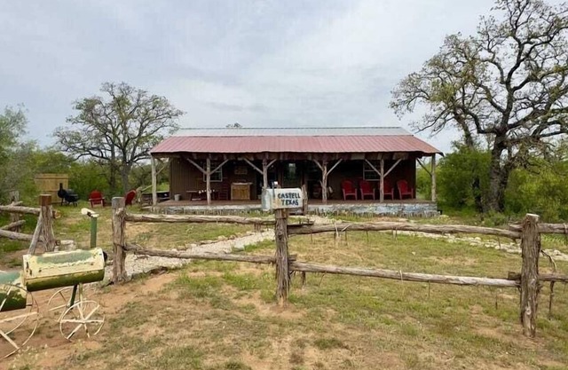 Happy Trails Cabin - Sleeps 5 Adults, 4 Children