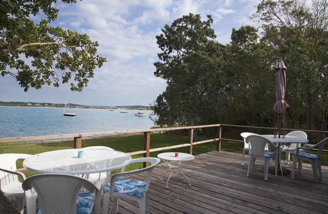 Haus am Wasser W / privater Strand und viel Platz zum Schwimmen, Spielen und Entspannen