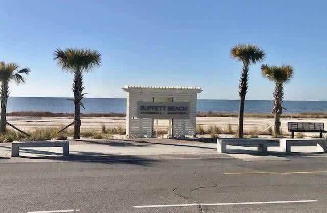 Harbor Haven: Gulf & Workside Comfort