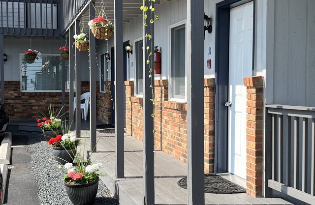 Harbor's Edge Motel