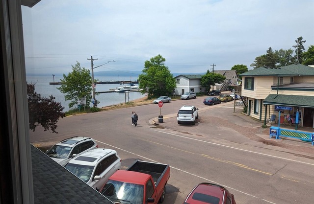 Harbor View 205 - Condo in the Heart of Downtown La Pointe!