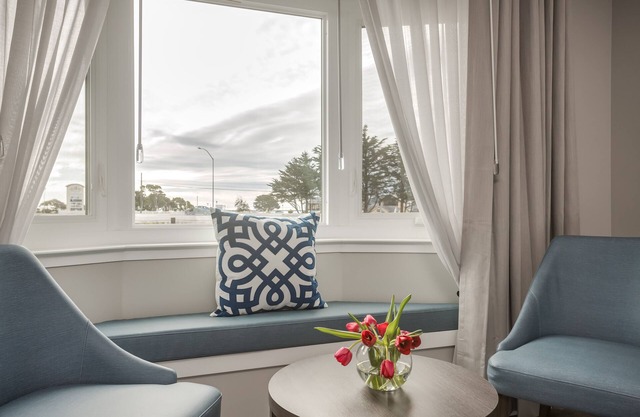 Harbor View Inn