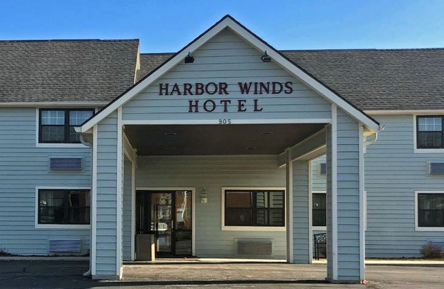 Harbor Winds Hotel