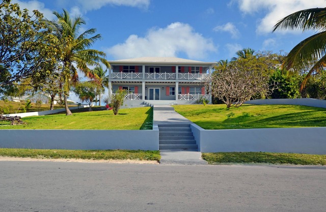 HARBOUR HOUSE - Dock Included! Brand New Interior! Beautiful Beach nearby.
