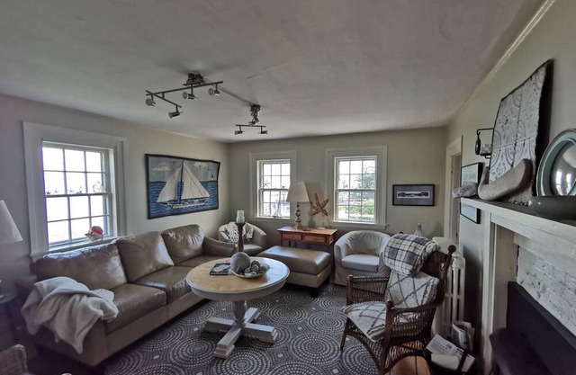 Harbour House - Halls Harbour Waterfront Getaway