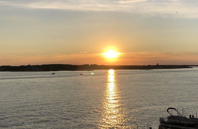 Harbour Island Luxury Waterfront Condo Sunset View-Pool-Marina-Beach-Boardwalk