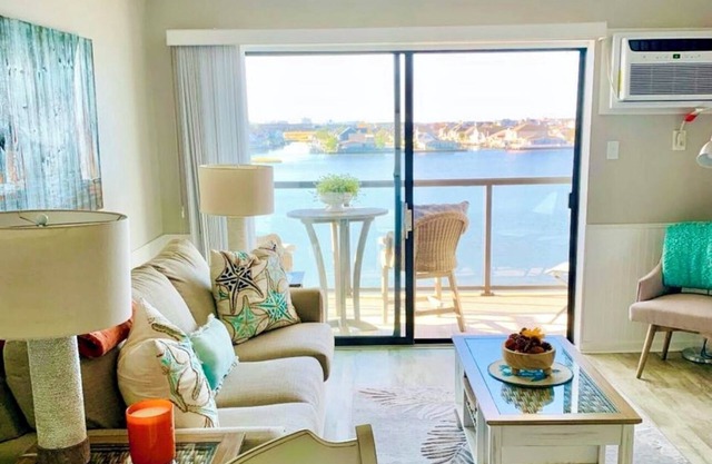 Harbour Sails Paradise: Panoramic Waterfront Views, Stunning Sunsets & Sunrises