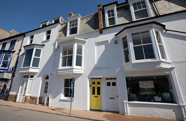 Harbourside cottage on the Quay in Ilfracombe with hot tub