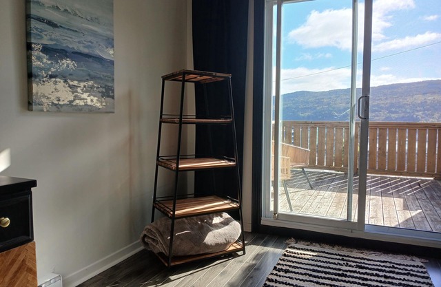 Harbourview Loft: Downtown/Stunning Views + A/C