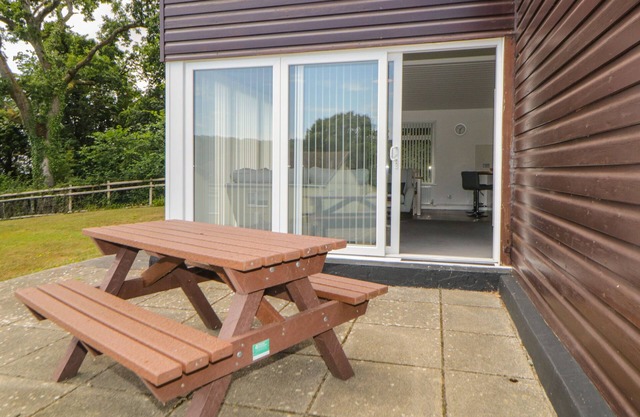 HARCOMBE HOUSE BUNGALOW 4, family friendly, with pool in Chudleigh