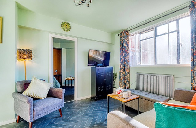 Hardwood Home - Ein Schlafzimmer Wohnung, Schläft 2