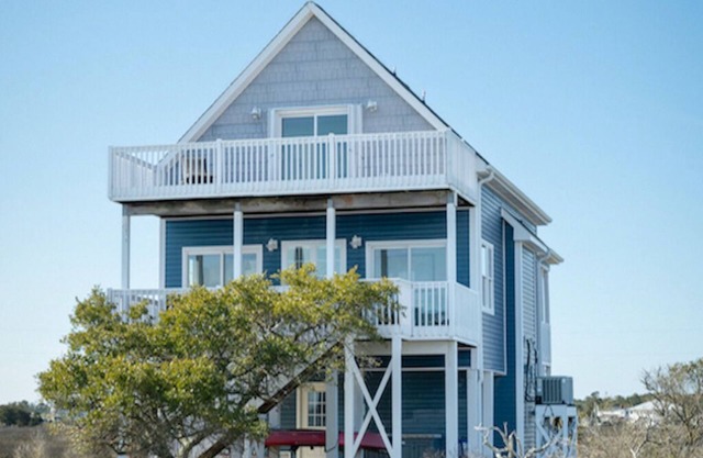 Harkers Hideaway - Waterfront Home with Private Dock & Private Beach