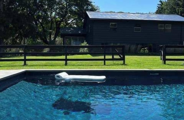 Harlem Valley Hideout: Artsy Poolside Sanctuary