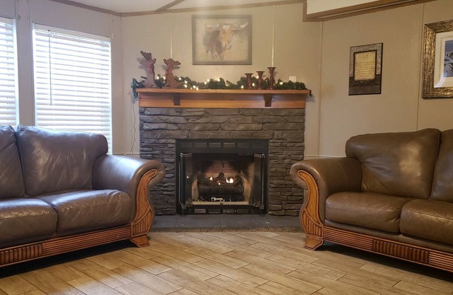 Harly's Hideaway. Rural retreat, lake and mountain access.