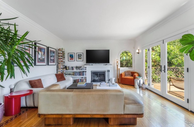 Harmony Villa, 2-bed, 2.5-bath home in the Hollywood Hills