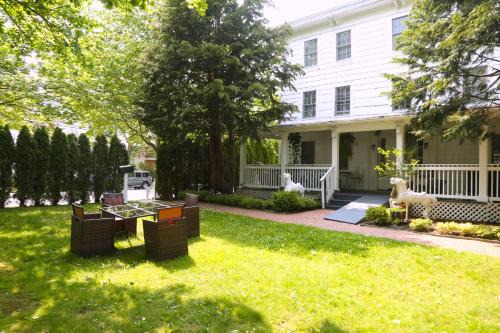Harpoon House