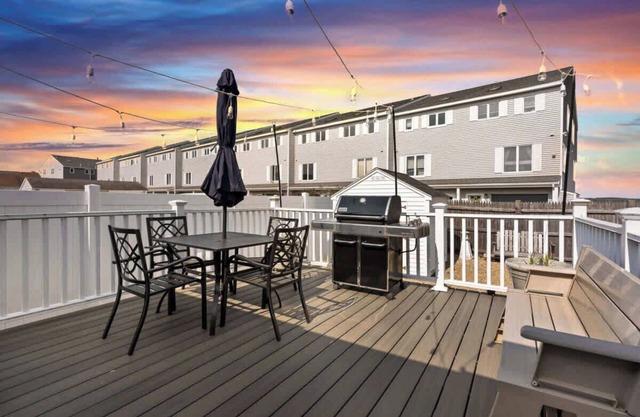 Harris Ave Hideaway Private Deck Near Marina