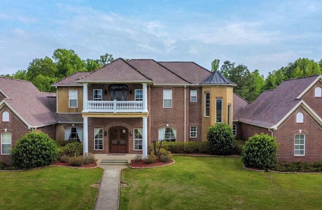 Harris Estates Bed & Breakfast is a secluded peaceful property on 11 acres!