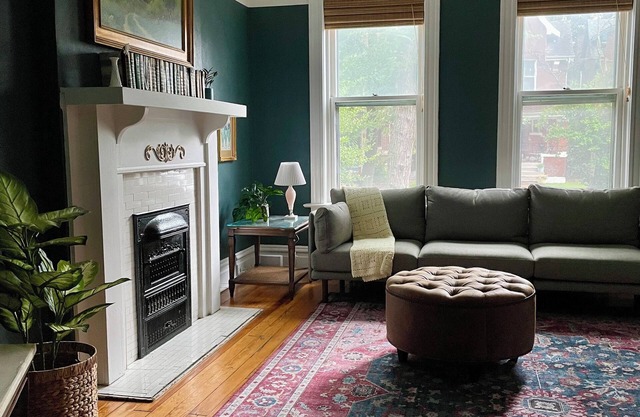 Hartford Hideaway - Sleeps 8, Family Friendly, Walkable to Tower Grove Park