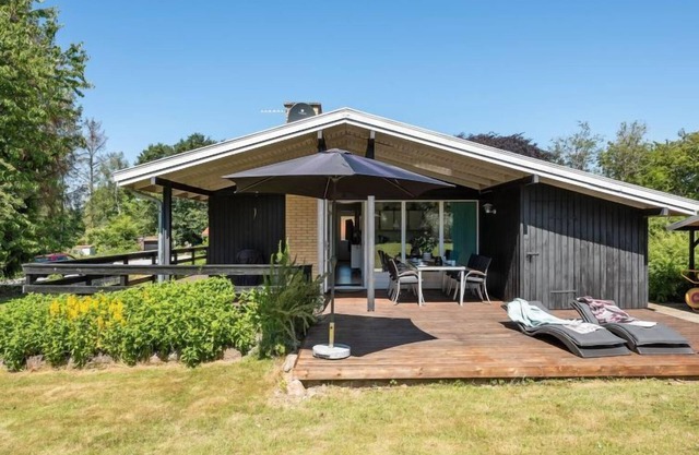 "Hasti" - 700m from the sea by Interhome