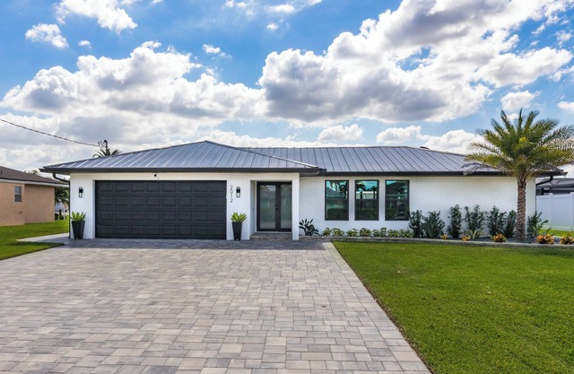 Hastings Hideaway Waterfront Home