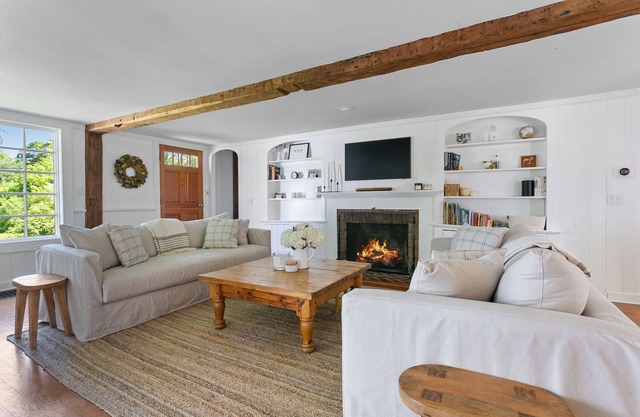 Hat Shop House: Charming Retreat in the Heart of New England. Family friendly.