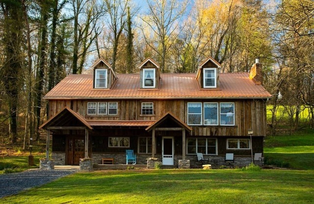 Hatch, 6bd/3ba, 2 kit, perfect for groups, 500ft of S. Holston River Frontage