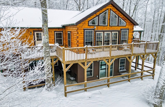 Berghütte / Golf / Whirlpool / Aussicht / Gated / Schlafmöglichkeiten für 8 ++